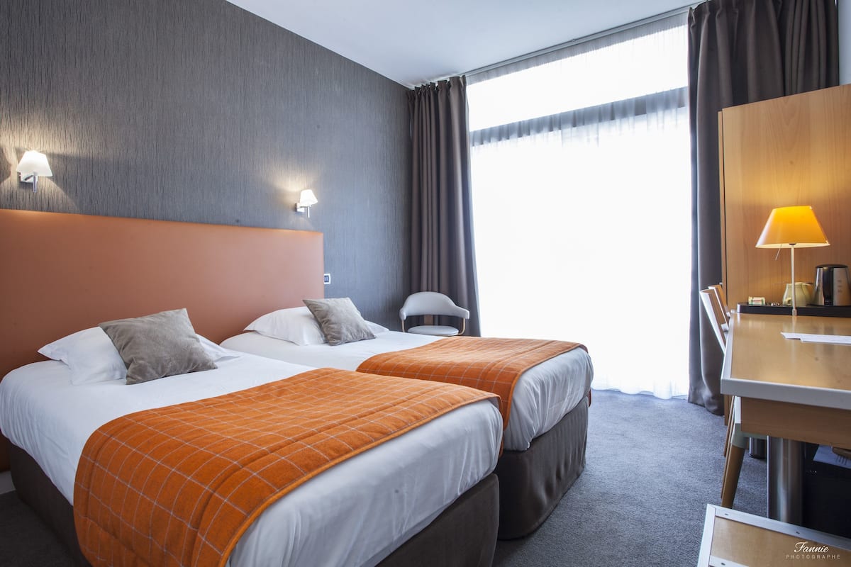 Chambre Standard avec lits jumeaux | Literie de qualité supérieure, minibar, bureau, rideaux occultants