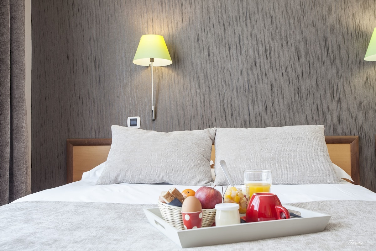 Chambre Double Supérieure | Literie de qualité supérieure, minibar, bureau, rideaux occultants