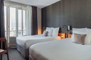 Premium bedding, minibar, desk, blackout drapes