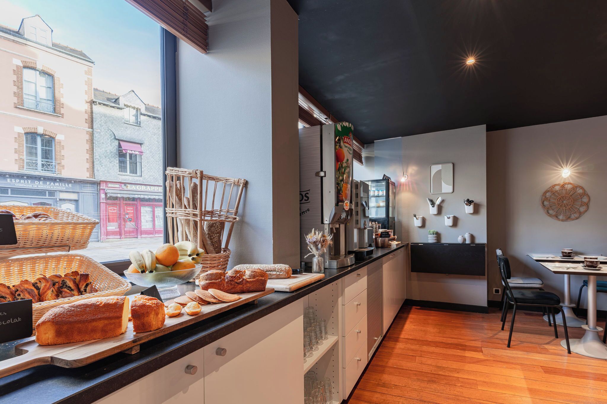 每日供应自助式早餐（每人 EUR 13.9）