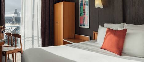 Peralatan tempat tidur premium, bar mini, meja