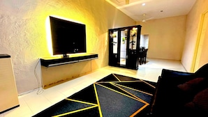 Comfort House, 2 Bedrooms, Kitchen, Garden View