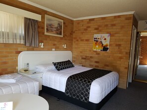 Chambre avec lits jumeaux | 1 chambre, fer et planche à repasser, accès au Wi-Fi (inclus)