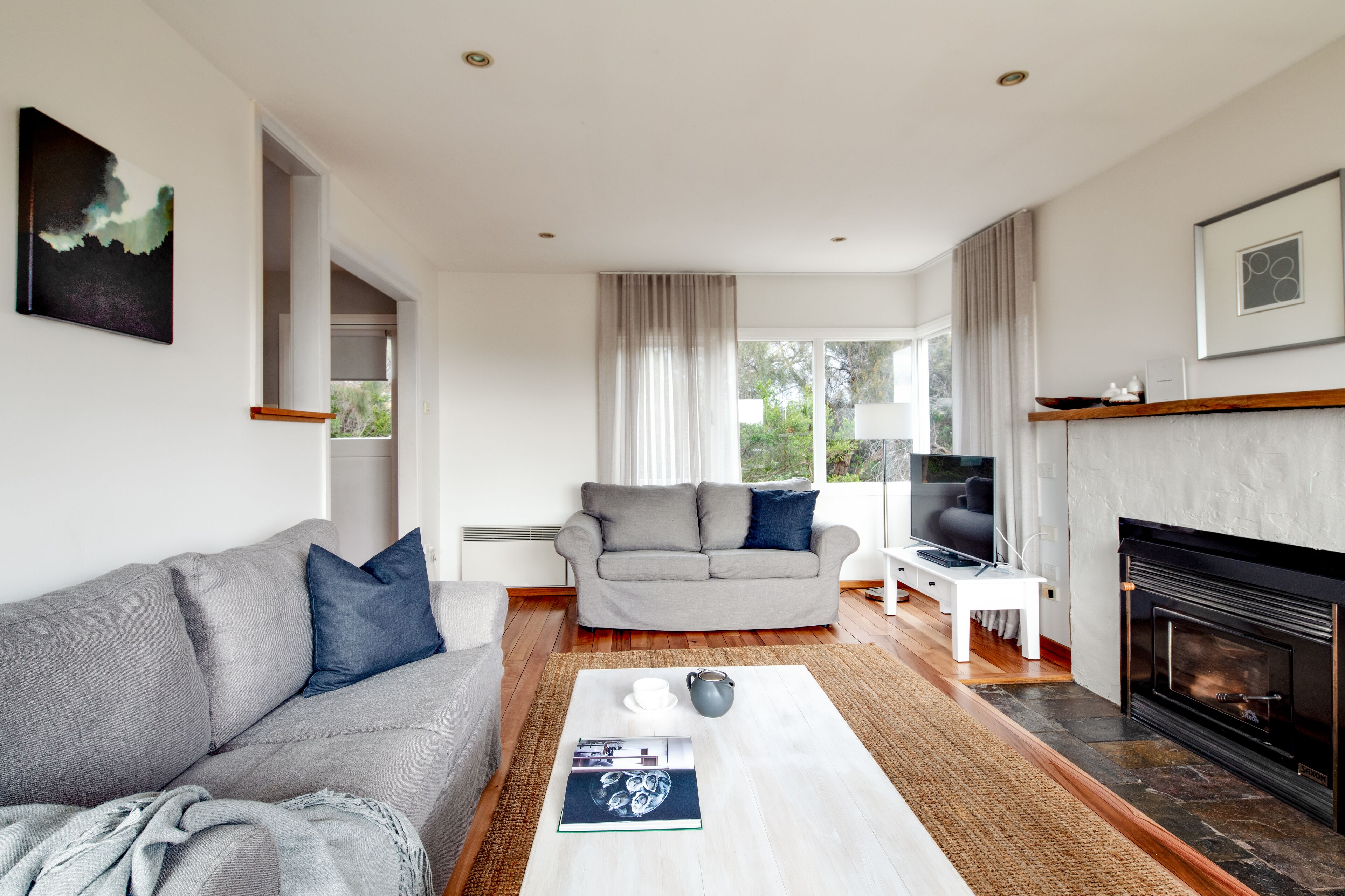 seaview cottage | living area | plasma tv, dvd player, ipod dock