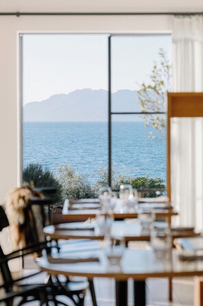 Lunch and dinner served - Piermont Retreat Swansea (Swansea)