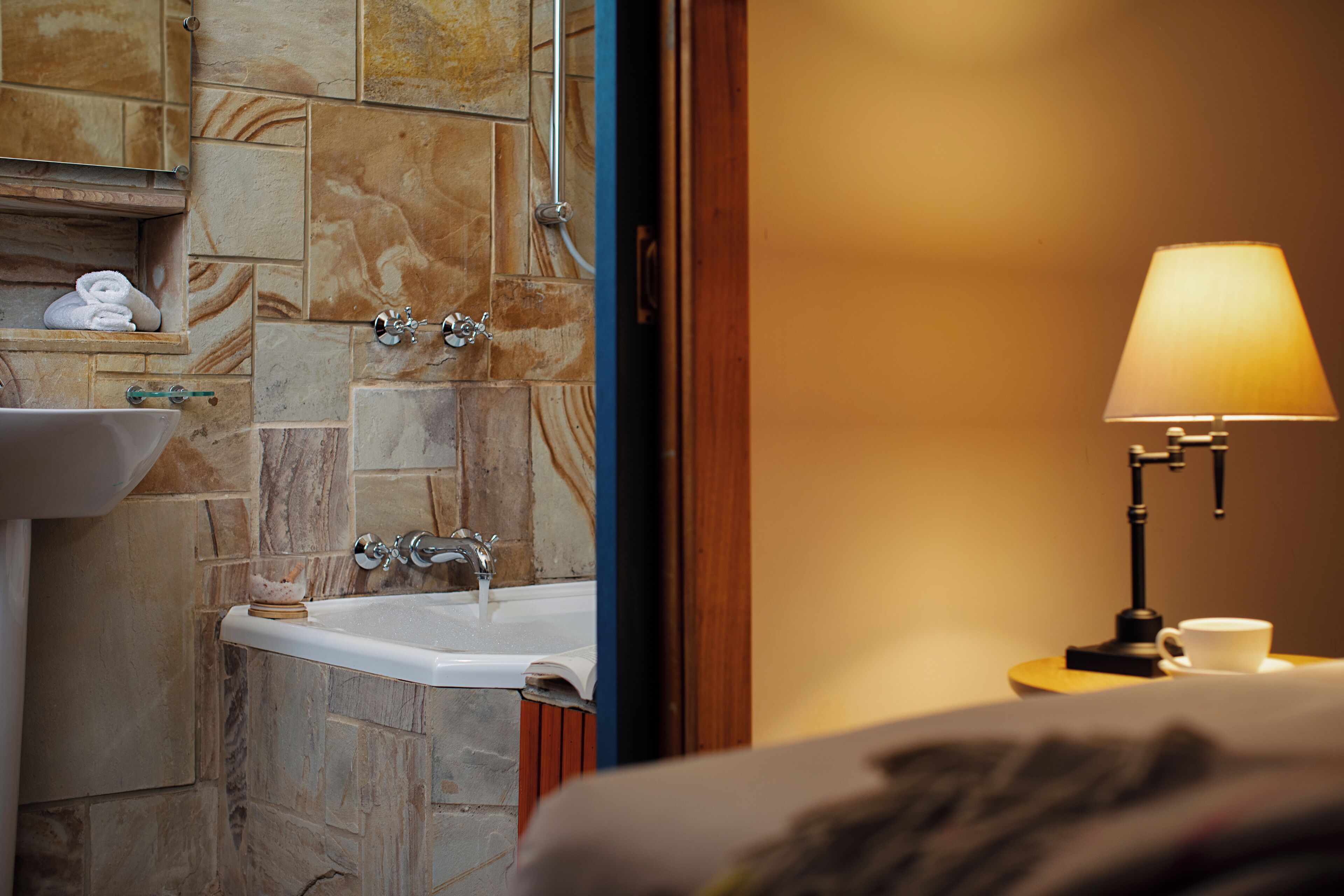 3 bedroom cottage  | bathroom | hair dryer, towels, shampoo