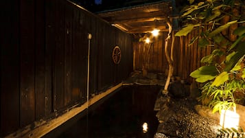 Bañera de hidromasaje al aire libre