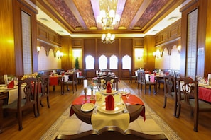 4 restaurants, dinner served, Mexican cuisine
