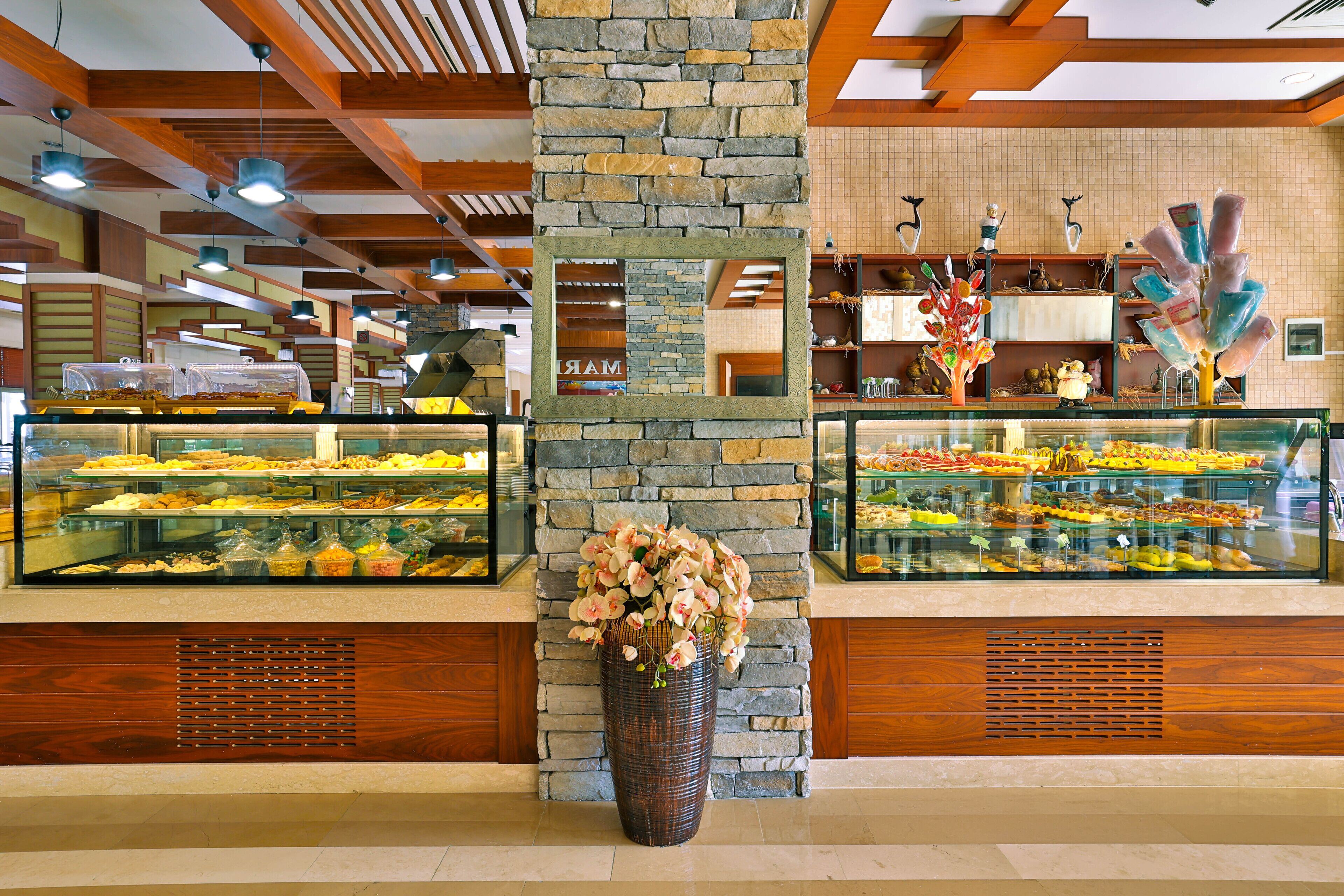 4 か所のレストラン、ディナーに営業 (メキシコ料理)