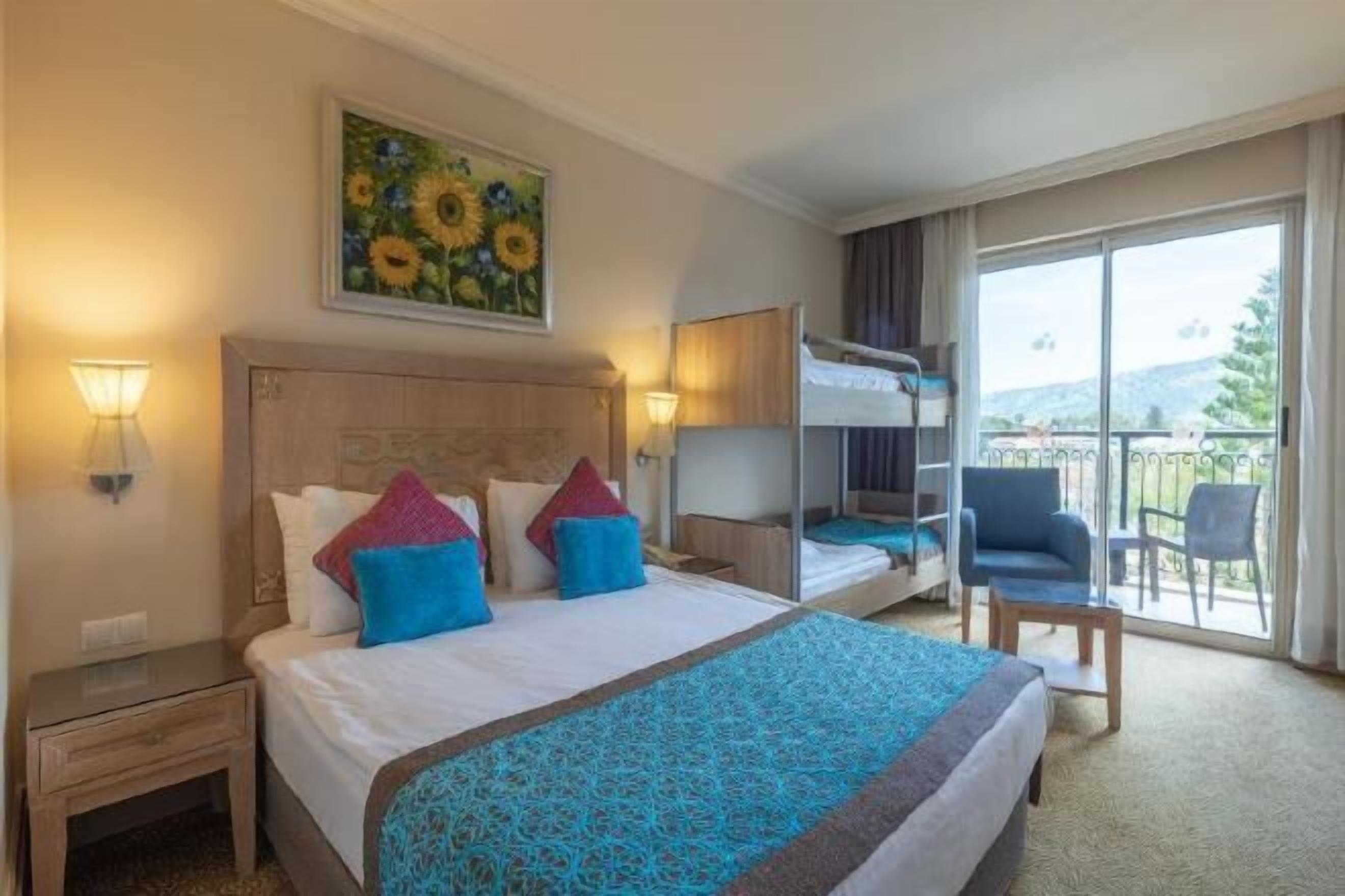 Premium bedding, free minibar, in-room safe, desk