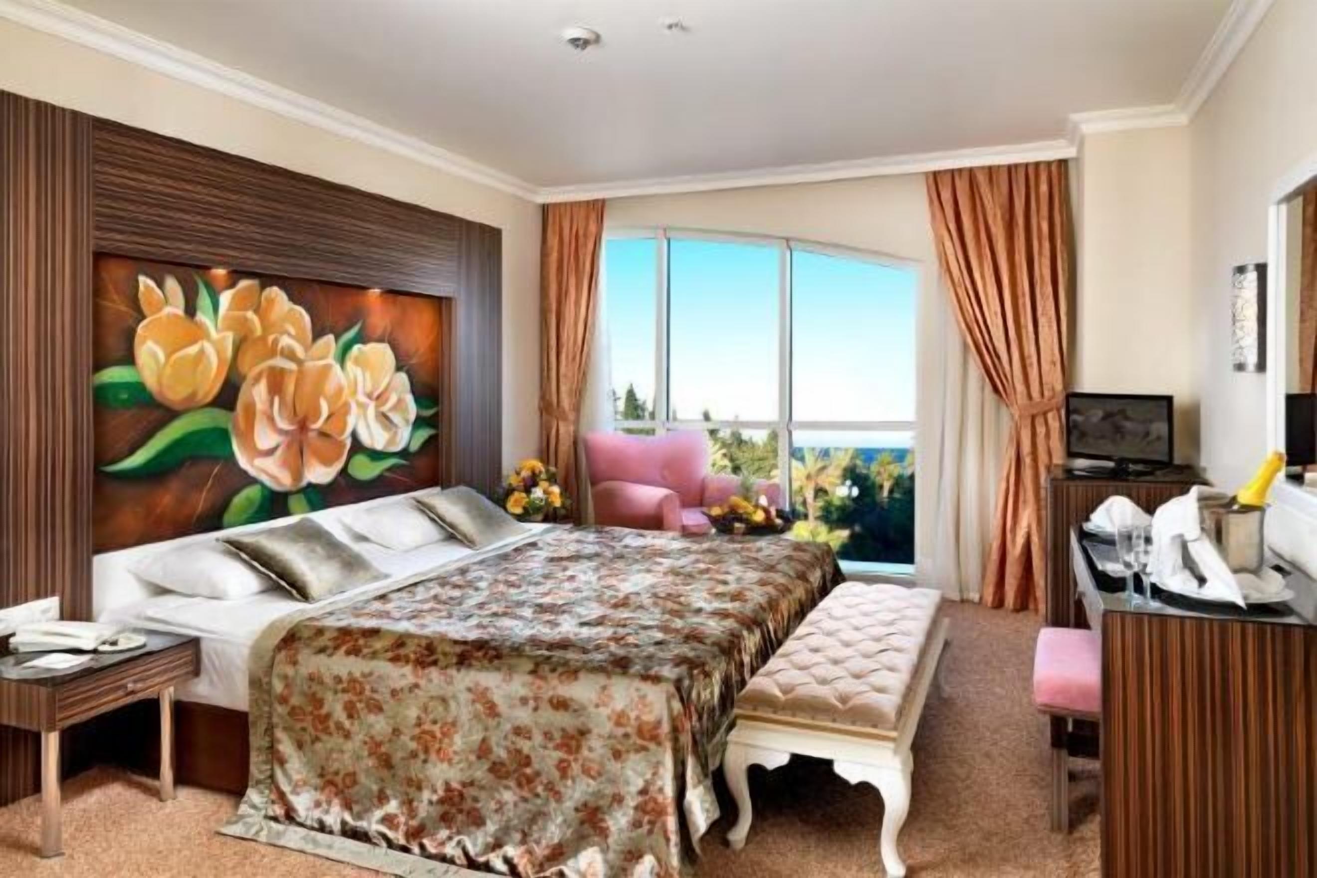 Premium bedding, free minibar, in-room safe, desk