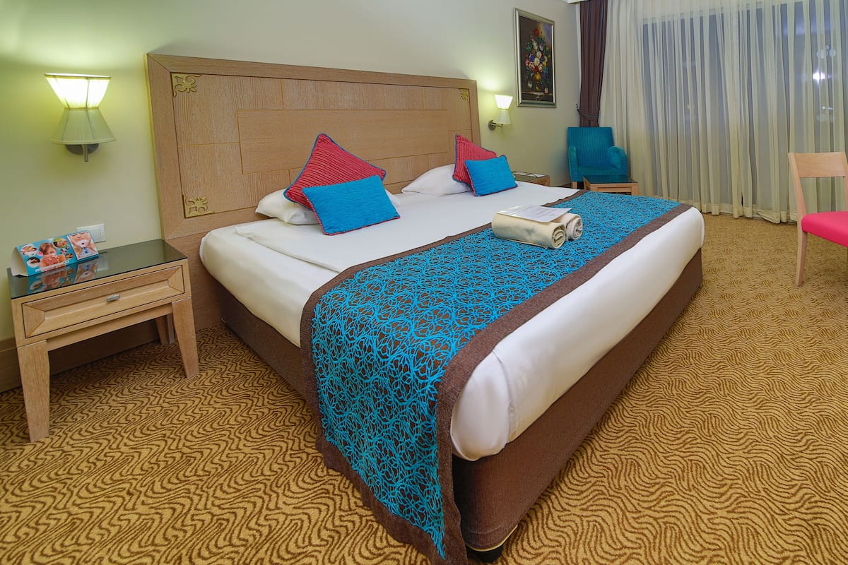 Phòng dành cho gia đình, 2 phòng ngủ | 1 phòng ngủ, bộ đồ giường cao cấp, minibar với thức uống miễn phí