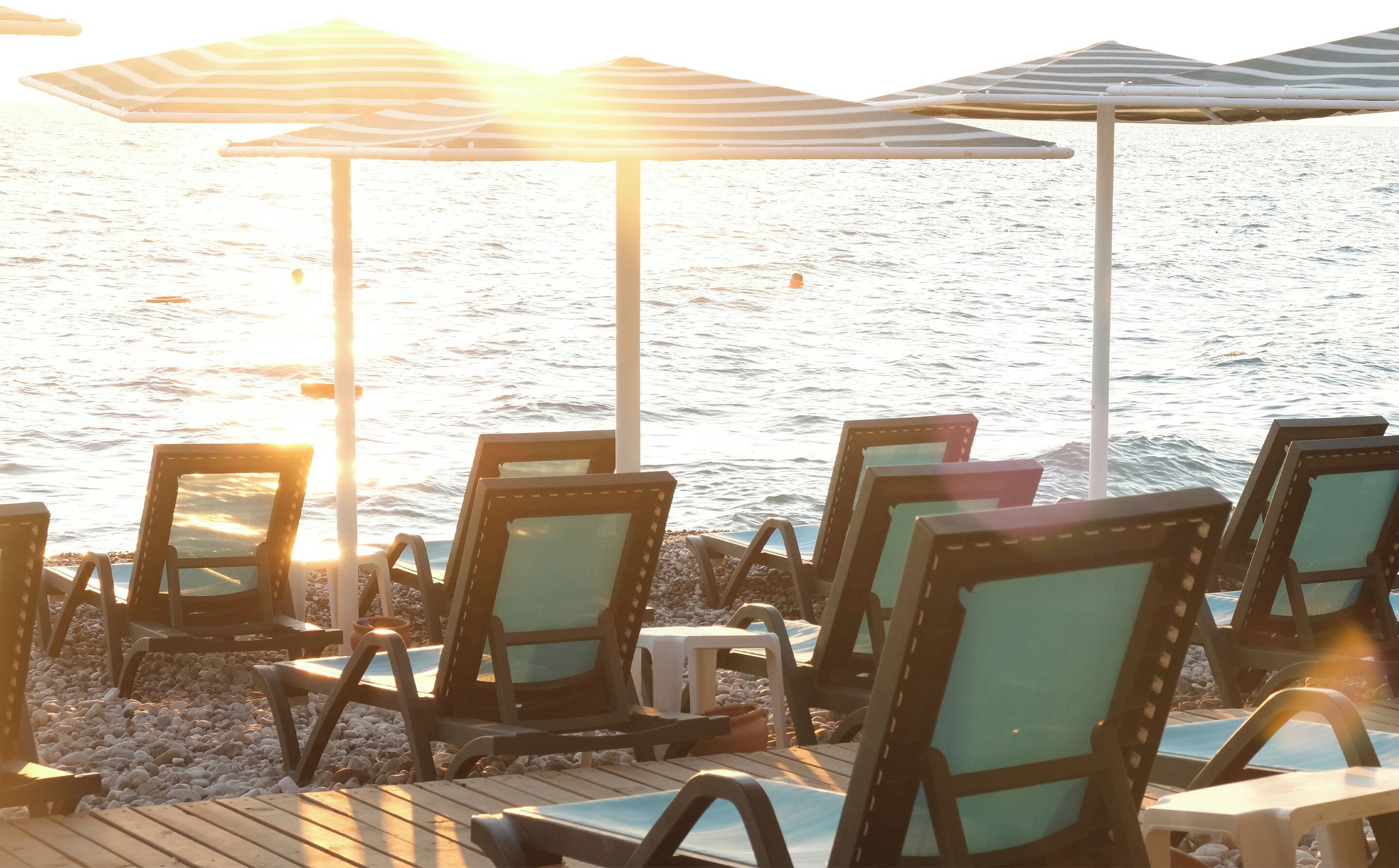 Privat strand, strandtelt (inkludert), solsenger og parasoller