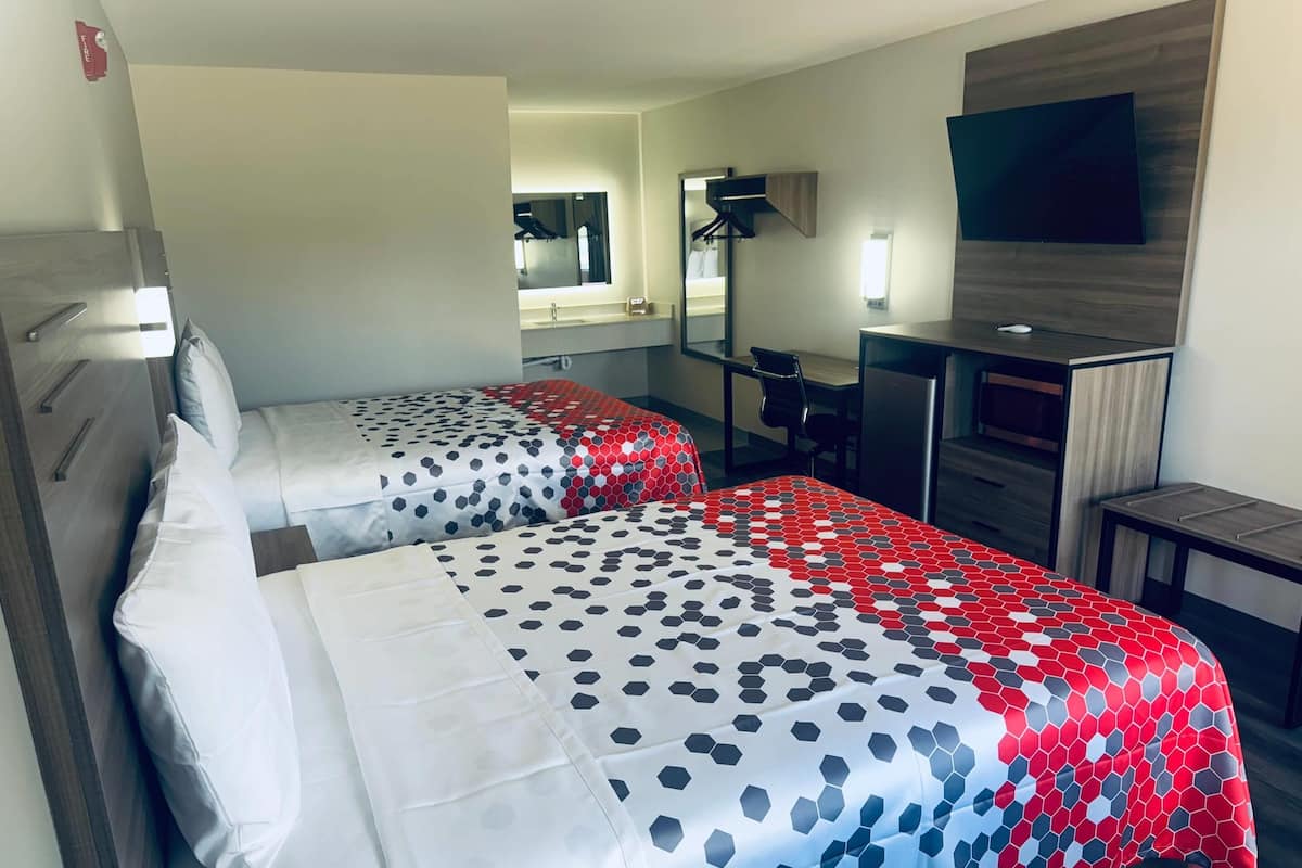 Habitación estándar, 2 camas Queen size, para no fumadores | Wifi gratis y ropa de cama
