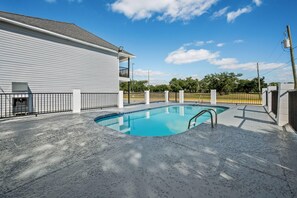 Outdoor pool - Econo Lodge Biloxi Beach (Biloxi)