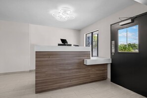 Lobby - Econo Lodge Biloxi Beach (Biloxi)