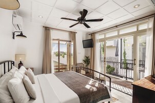 Deluxe Room, 1 Double Bed (Halona) | Minibar, free WiFi, bed sheets