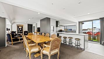 Penthouse | In-room dining