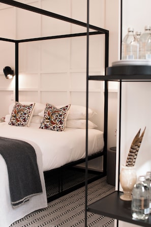 Egyptian cotton sheets, premium bedding, minibar, in-room safe - Hotel Montreal (Christchurch)