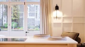 Sengetøy i egyptisk bomull, sengetøy av topp kvalitet og minibar