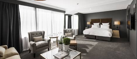 Junior-Suite, 2 Einzelbetten | Bettwäsche aus ägyptischer Baumwolle, hochwertige Bettwaren, Minibar