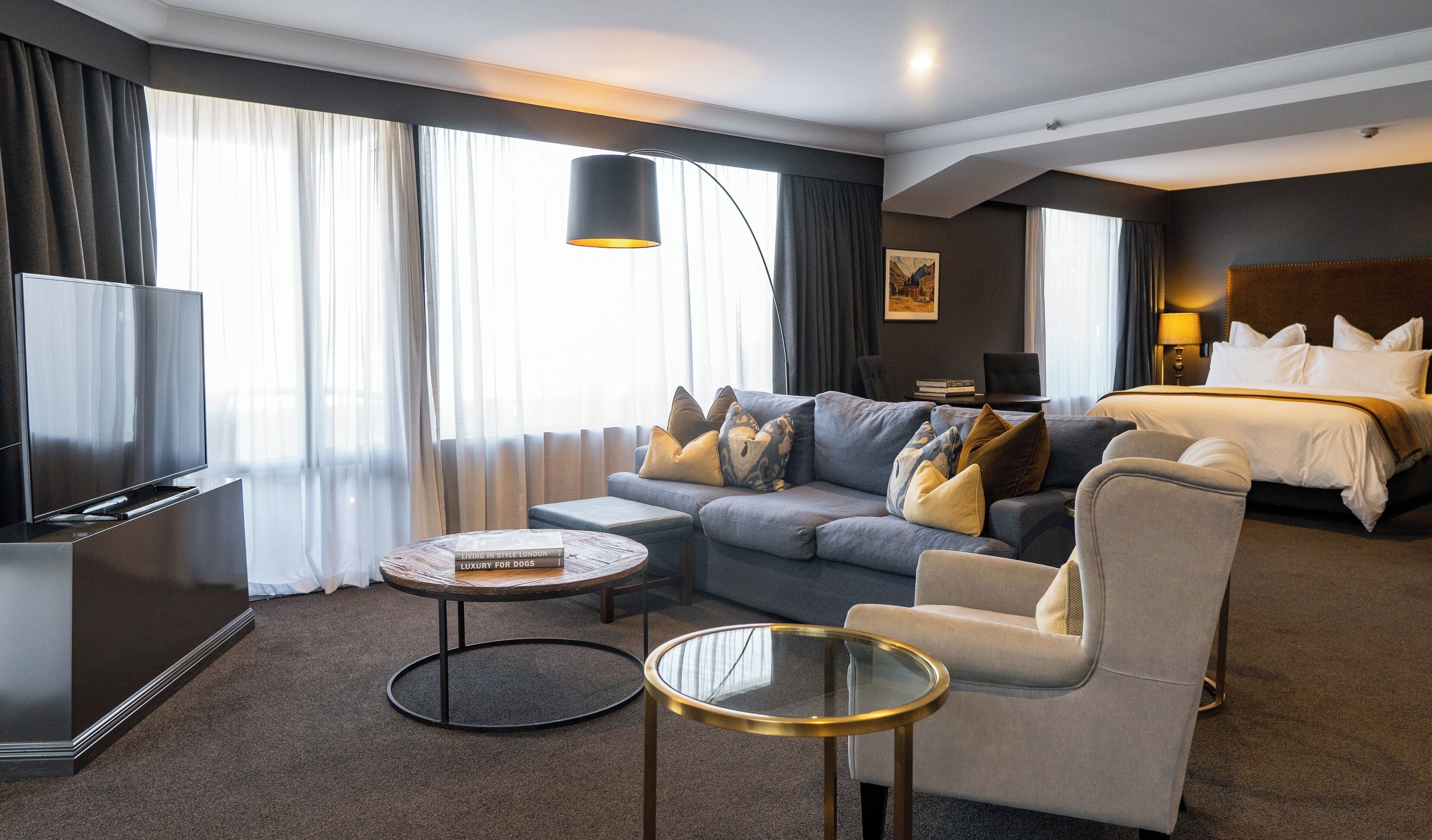 Phòng Suite Junior | Bộ trải giường bằng vải cotton Ai Cập, bộ đồ giường cao cấp, minibar 