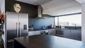 Penthouse | Private kitchen | Mini-fridge, microwave, coffee/tea maker, electric kettle