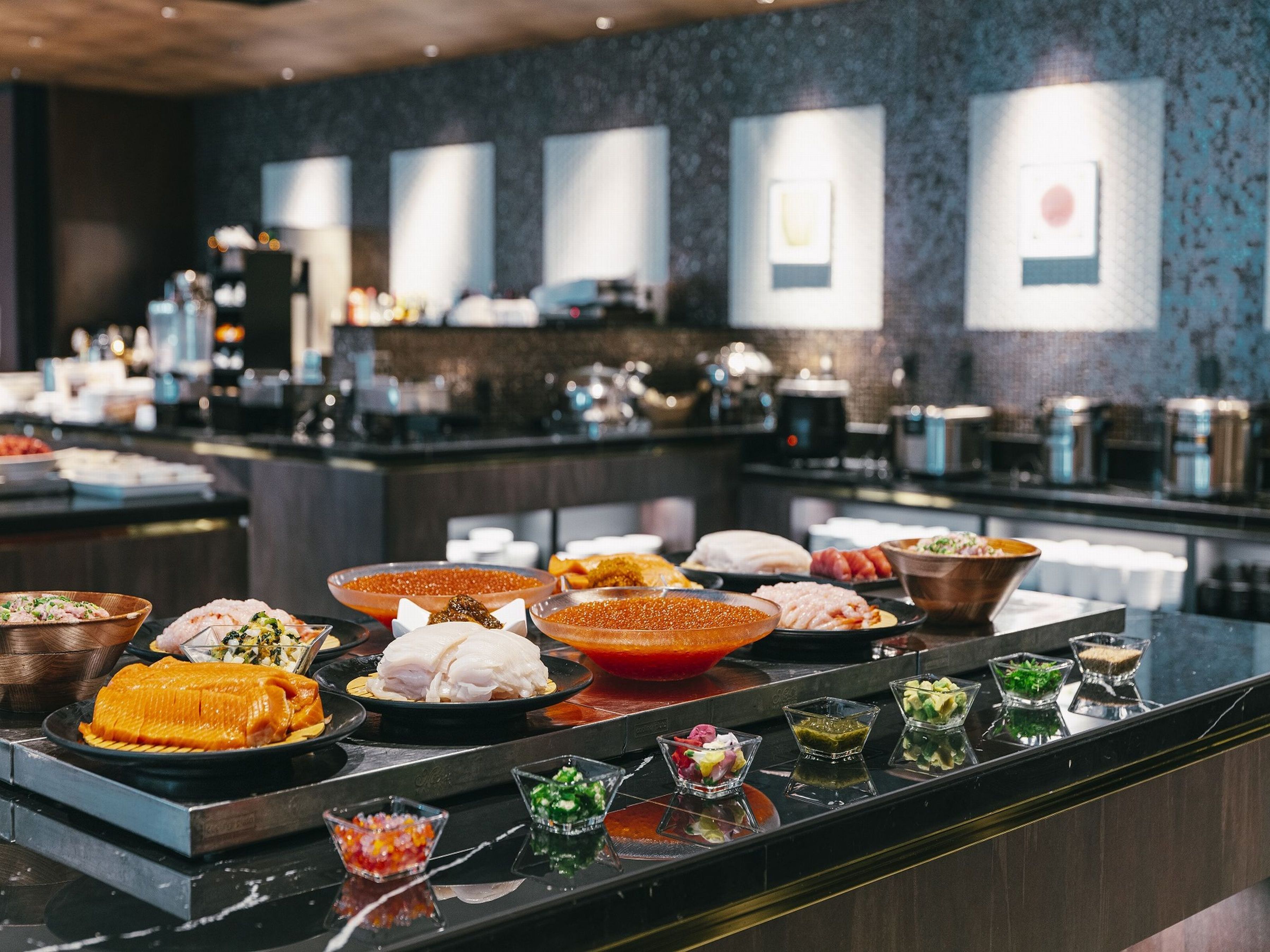 daily buffet breakfast for a fee