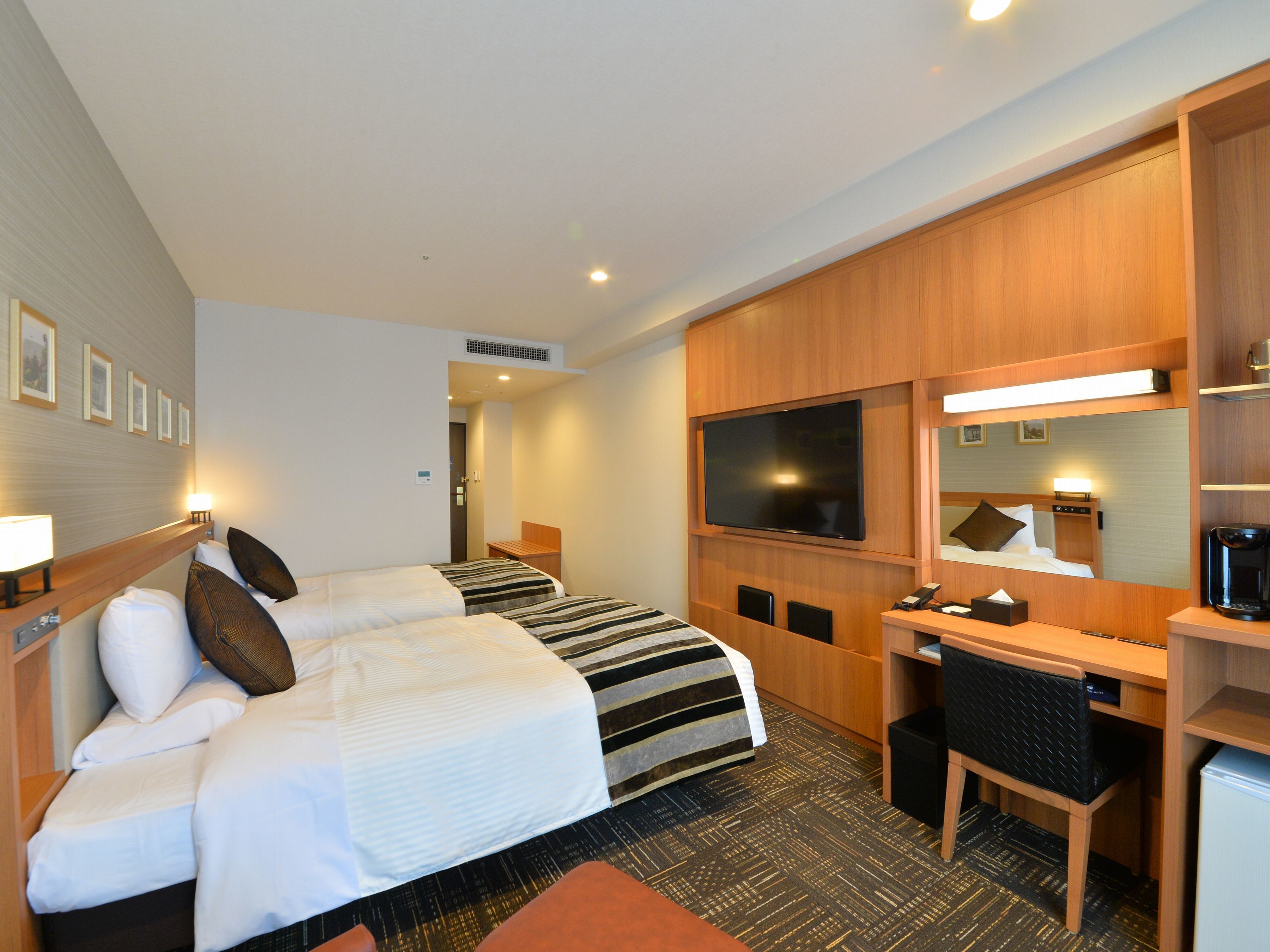 premium twin (non-smoking) | 1 bedroom, in-room safe, desk, blackout curtains