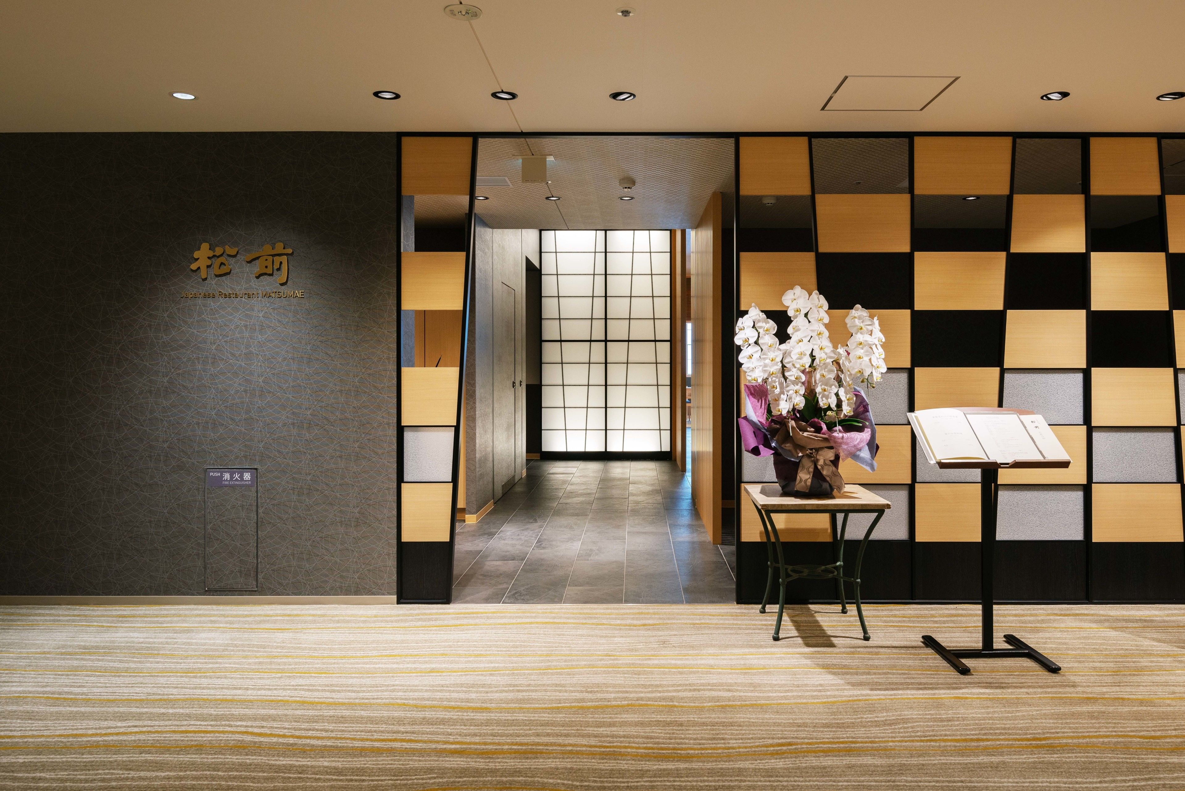 4 restaurants, breakfast served