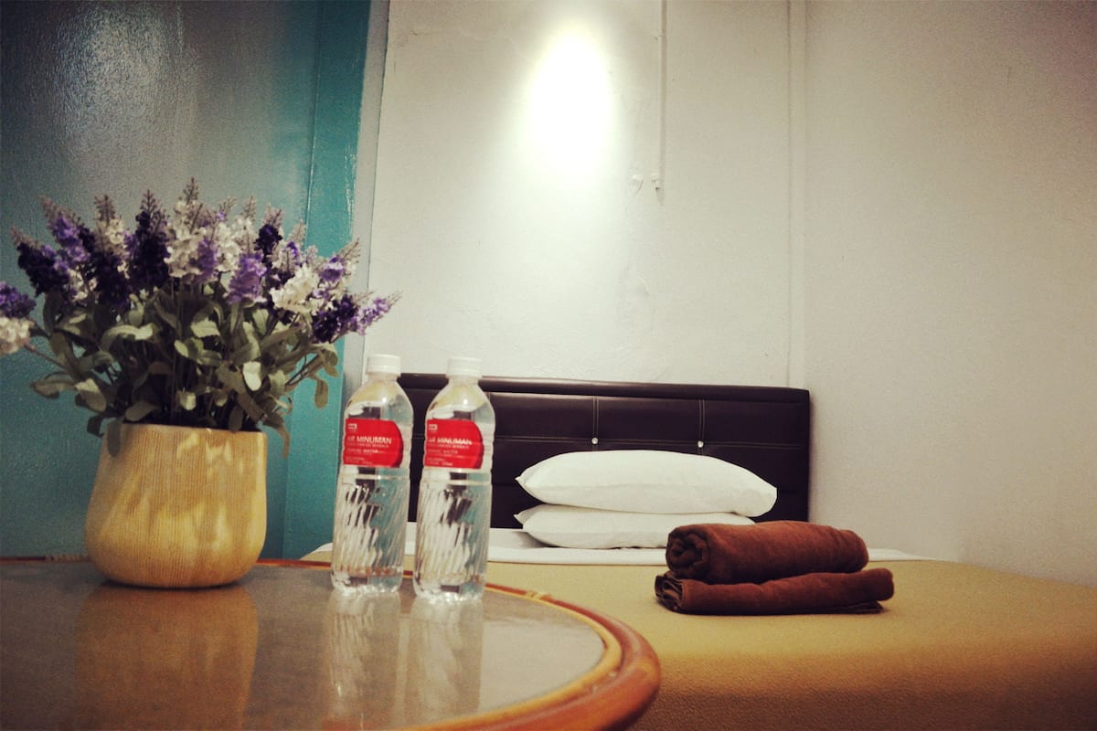 Double Room, Shared Bathroom | WiFi (free)