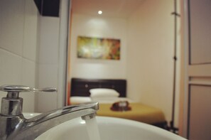 Free WiFi - Monkey Motel & Cafe (Malacca City)