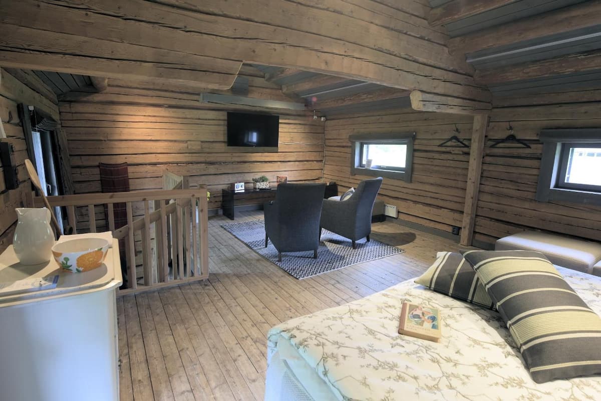 premium bedding, minibar, desk, free wifi