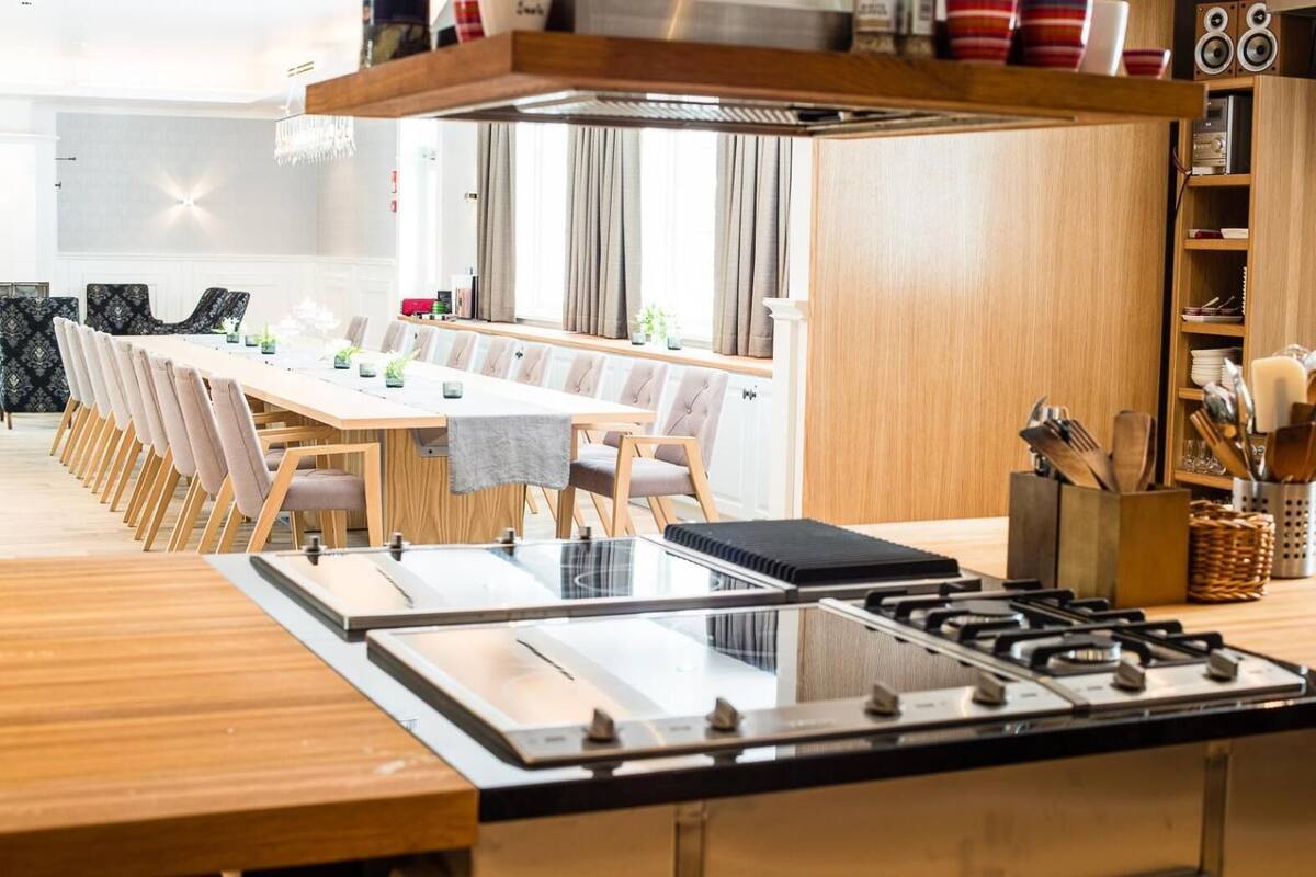 breakfast, lunch, dinner served; local cuisine