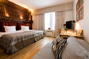 Premium bedding, desk, free WiFi, bed sheets - Krapi Hotel (Tuusula)