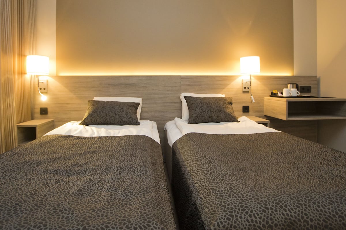 classic twin room | 1 bedroom, desk, blackout curtains, soundproofing