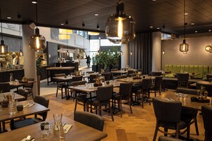 Breakfast, lunch, dinner served; local and international cuisine 