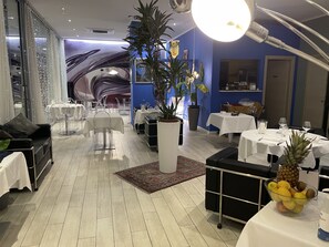 Food court - Blue Shades Aparthotel (Pisa)
