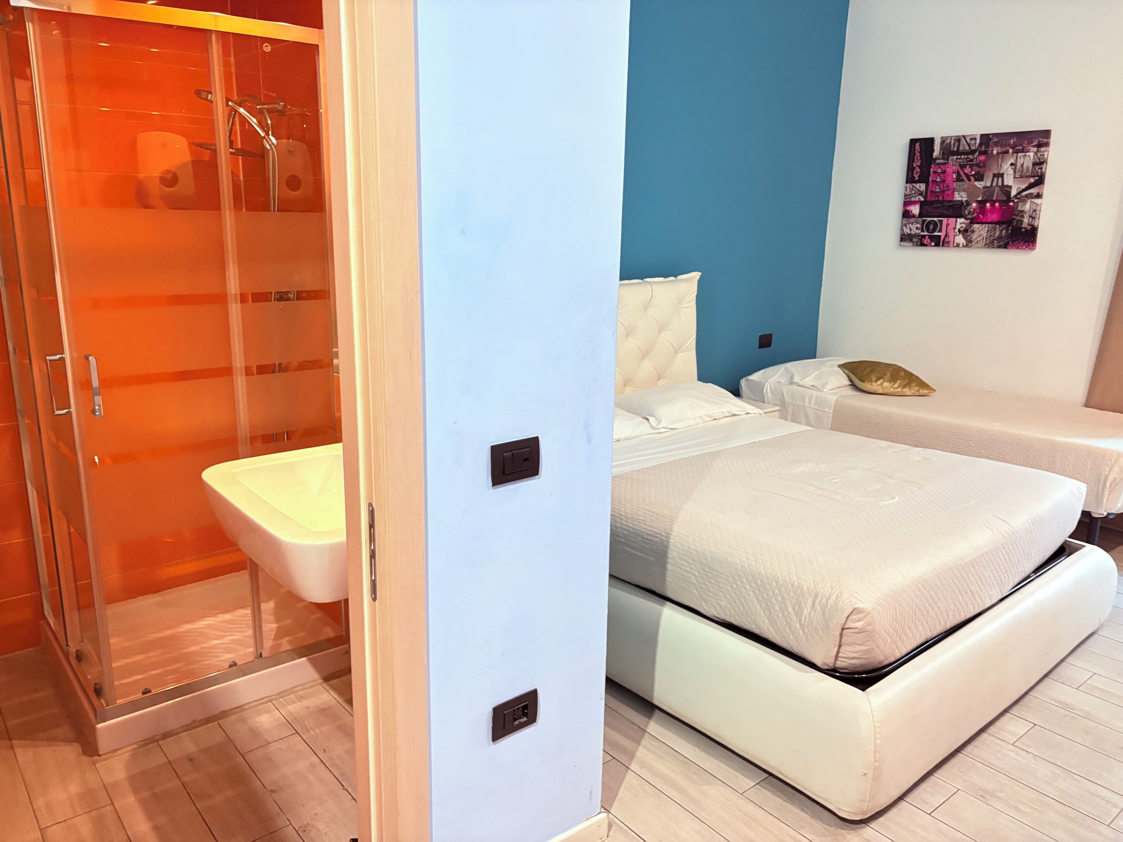 Minibar, Verdunkelungsvorhänge, schallisolierte Zimmer