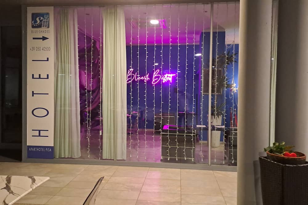 Blue Shades Aparthotel