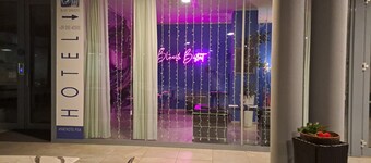 Blue Shades Aparthotel