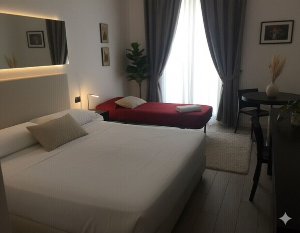 스탠다드 트리플룸 | 고급 침구, 암막 커튼, 방음 설비, 다리미/다리미판