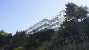 A multi-story building with a white exterior and balconies. - Apollon Apartments (West Mani)