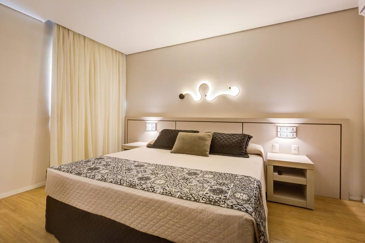quarto superior casal | 1 bedroom, minibar, in-room safe, desk
