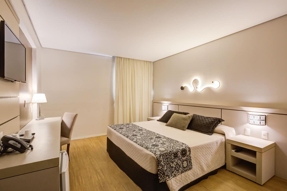 quarto superior casal | 1 bedroom, minibar, in-room safe, desk