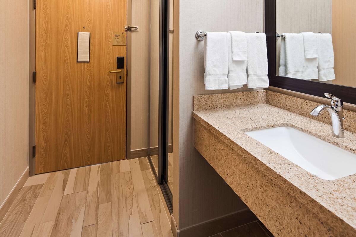 combined shower/bathtub, free toiletries, hair dryer, towels
