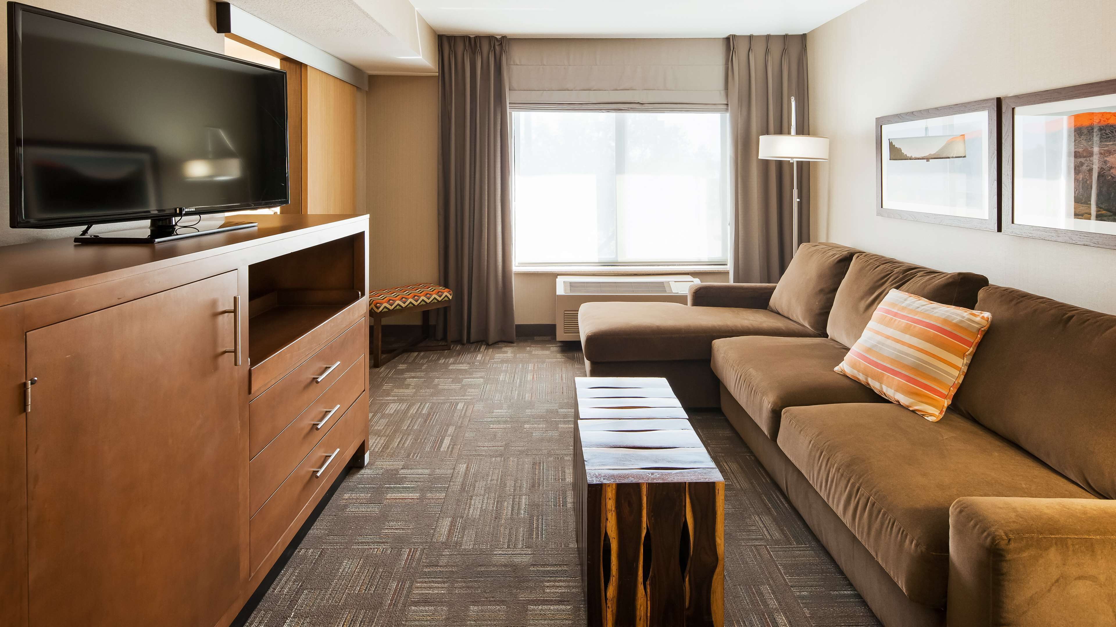 suite, 2 queen beds, non smoking (living room) | iron/ironing board, free cots/infant beds, free wifi, bed sheets