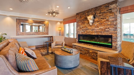 Lobby. Best Western Plus Cottontree Inn