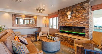 Best Western Plus Cottontree Inn