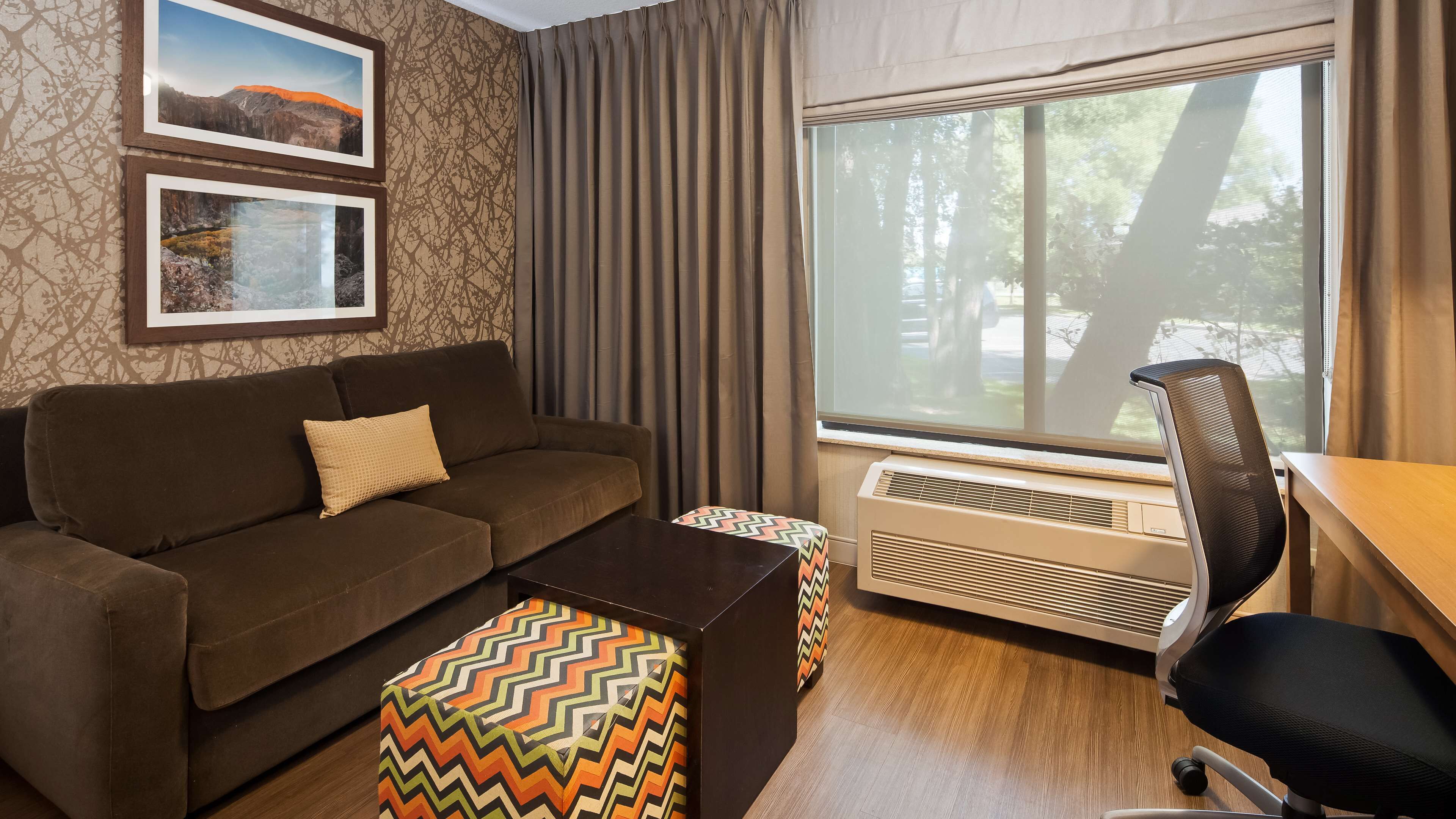 standard room, 1 king bed, non smoking, refrigerator (pet friendly) | iron/ironing board, free cots/infant beds, free wifi, bed sheets